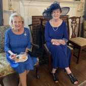 Use the arrows or slide the photo to see more