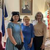 Use the arrows or slide the photo to see more