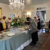 Use the arrows or slide the photo to see more