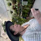 Use the arrows or slide the photo to see more